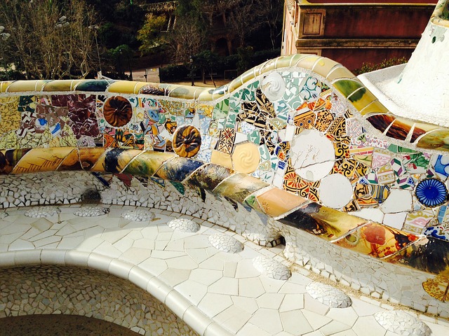 Mosaik dekorierte Bank des Park Güell