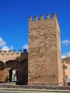 Einer der Türme der Burg Sant Sebastia in Begur