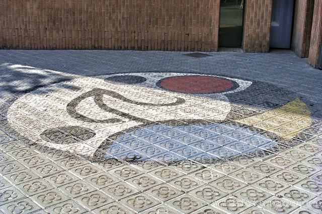 Das Miró-Pflaster oder Miró-Mosaik befindet sich auf dem Boquería-Platz im Stadtteil Ciutat Vella in Barcelona