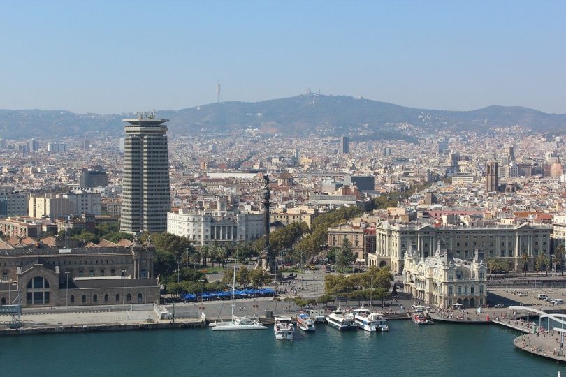 sicht vom meer auf die ramblas von barcelona