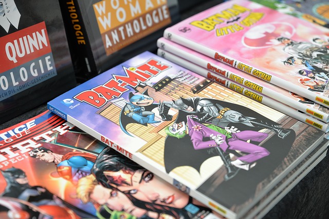 ausgestellte Komiks unter anderem Wonder Women, Bat-Mit, Quinn und so weiter