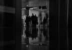 foto blanco y negro del interior del aeropuerto de Barcelona