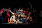 Bühne eines Theaters auf der das Ende von Don Quijote interpretiert wird