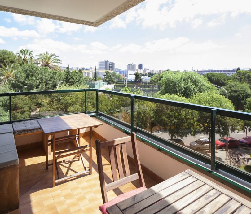 Aussicht auf Barcelona vom Balcon einer Wohnung