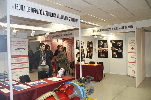 der Stand einer Flugschule auf der Fachmesse