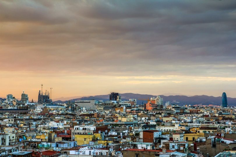 Sicht auf Barcelona bei Sonnenuntergang